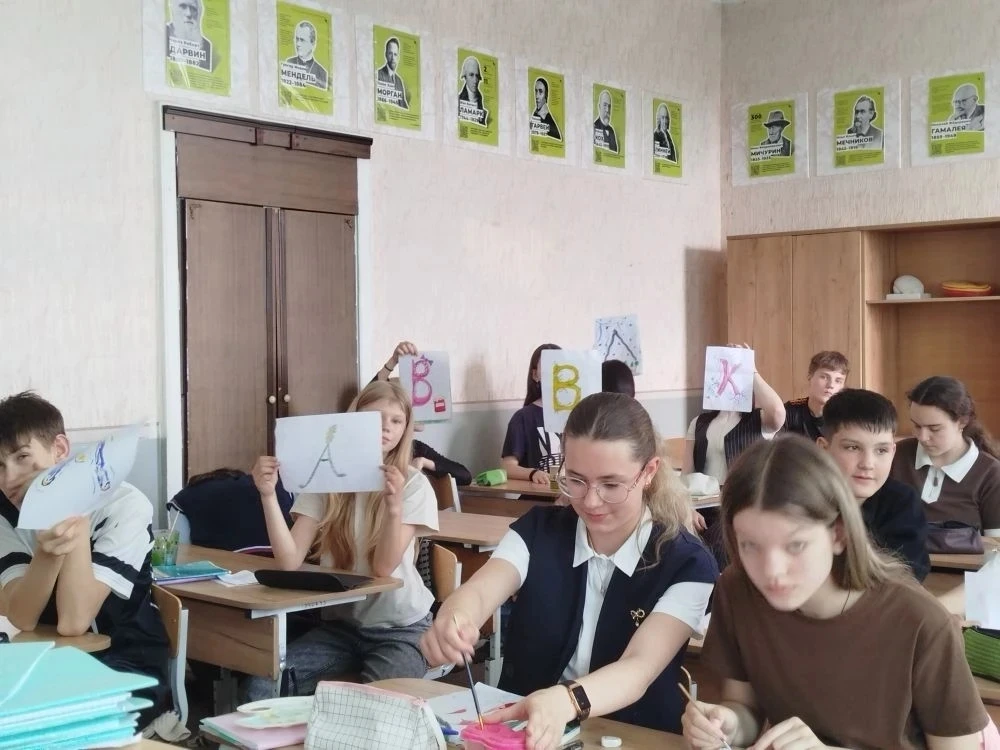 "ВЕЛИКОЕ НАСЛЕДИЕ В.И. ДАЛЯ"
С 25 мая по 15 июня в нашей школе в рамках культурно - образовательного