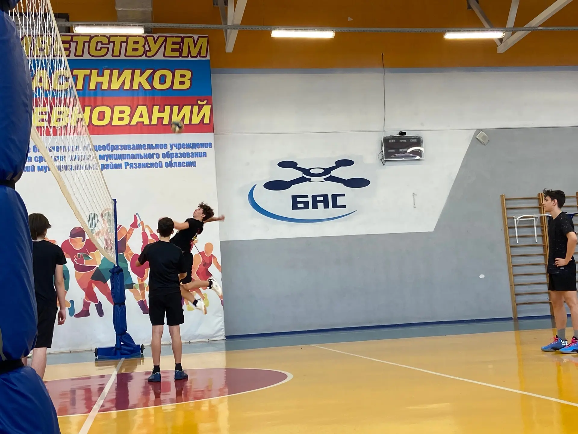 Каникулы с пользой 💪🏻 Турнир по волейболу среди юношей старших классов 🏐  В рамках «Декады спорта» п