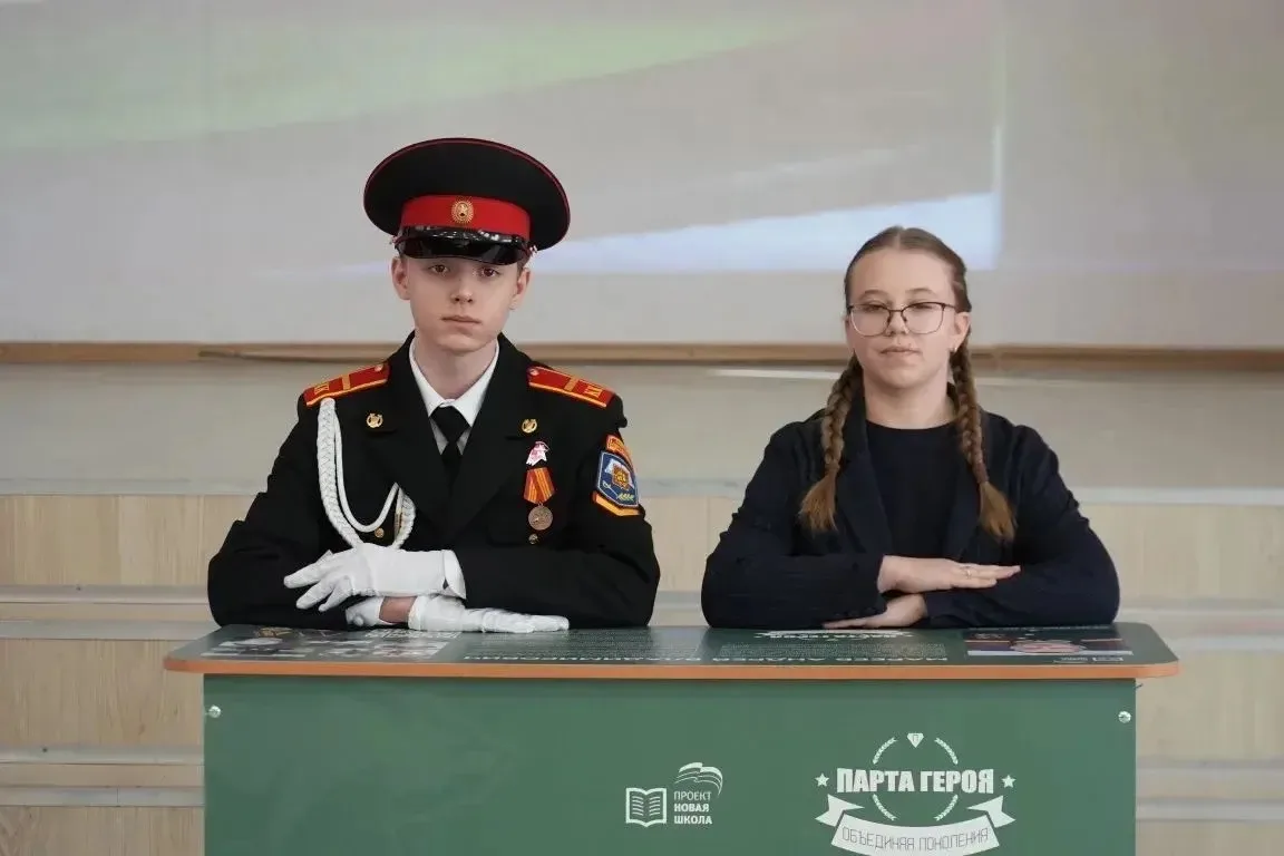 🎖В нашей школе состоялось открытие «Парты Героя» в честь выпускника нашей школы, участника СВО Андре
