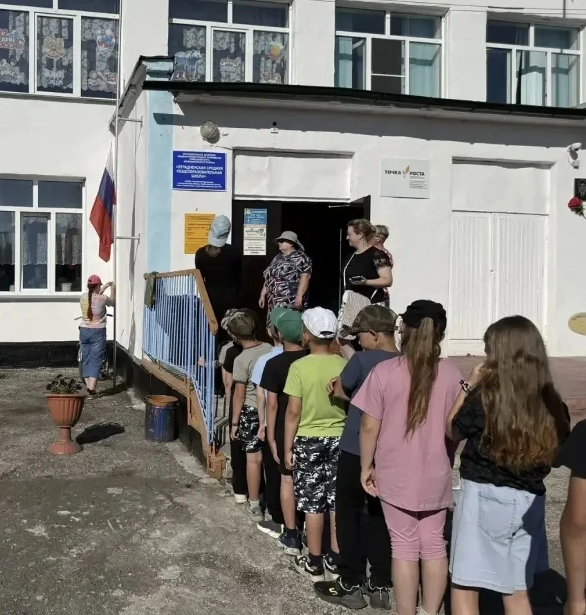 День начался с торжественной церемонии поднятия флага🇷🇺, после которой все отправились на утреннюю
