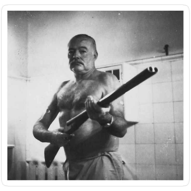 Ранним утром 1961 года, пока его жeна Мария ещё спала в спальне наверху, Эрнест Xeмингуэй вошёл в