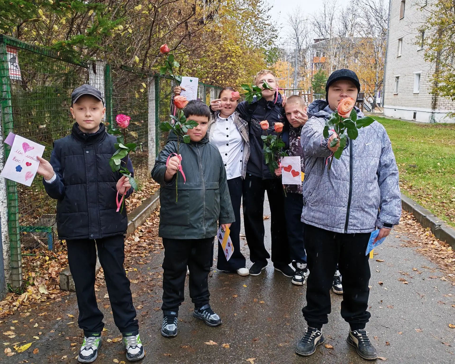 «Тепло сердец — старшему поколению»: творческая акция ко Дню пожилых людей