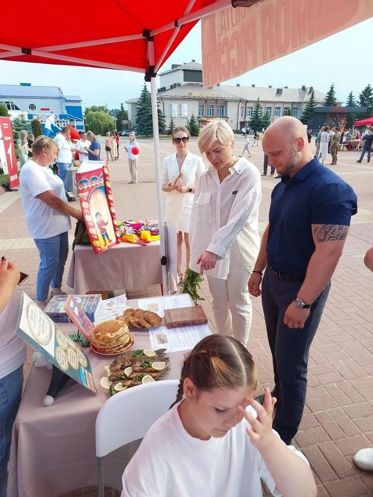 День России для Краснинской межпоселенческой библиотеки: четыре площадки, объединяющие страну!
   Де