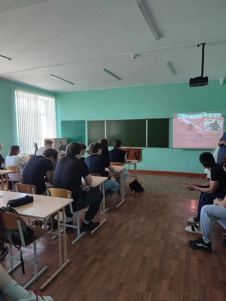 📌В библиотеке нашей школы к Международному дню борьбы с наркоманией для учащихся оформлена книжная 