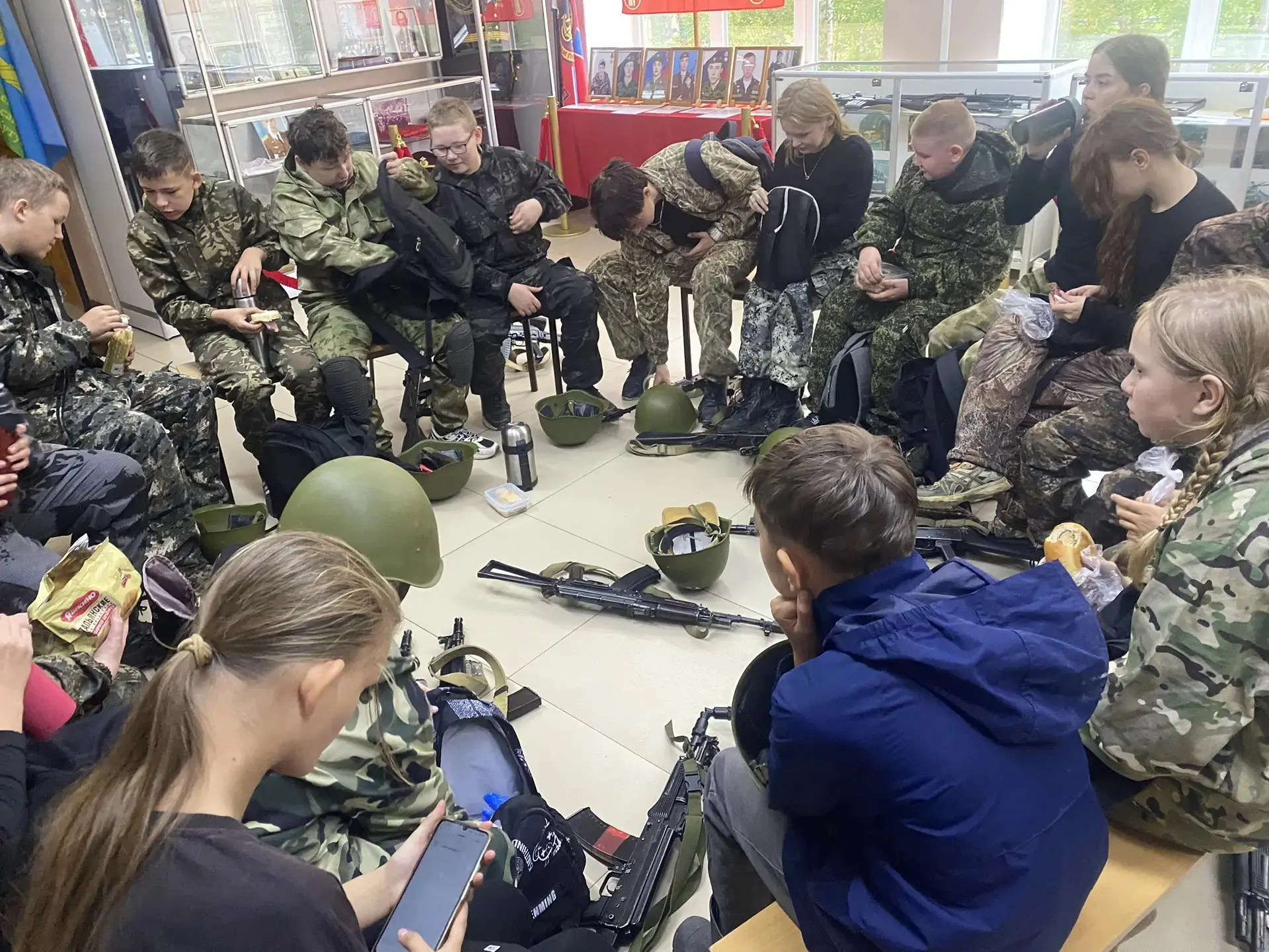 В кадетской школе началась подготовка к осенним полевым тактическим выходам.