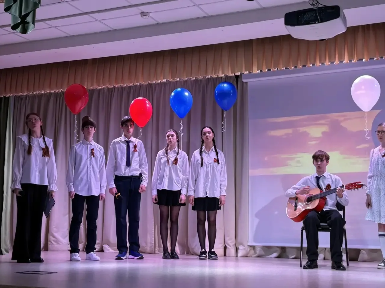 🌟 Сегодня в нашем Центре образования прошёл трогательный и вдохновляющий конкурс патриотической песн