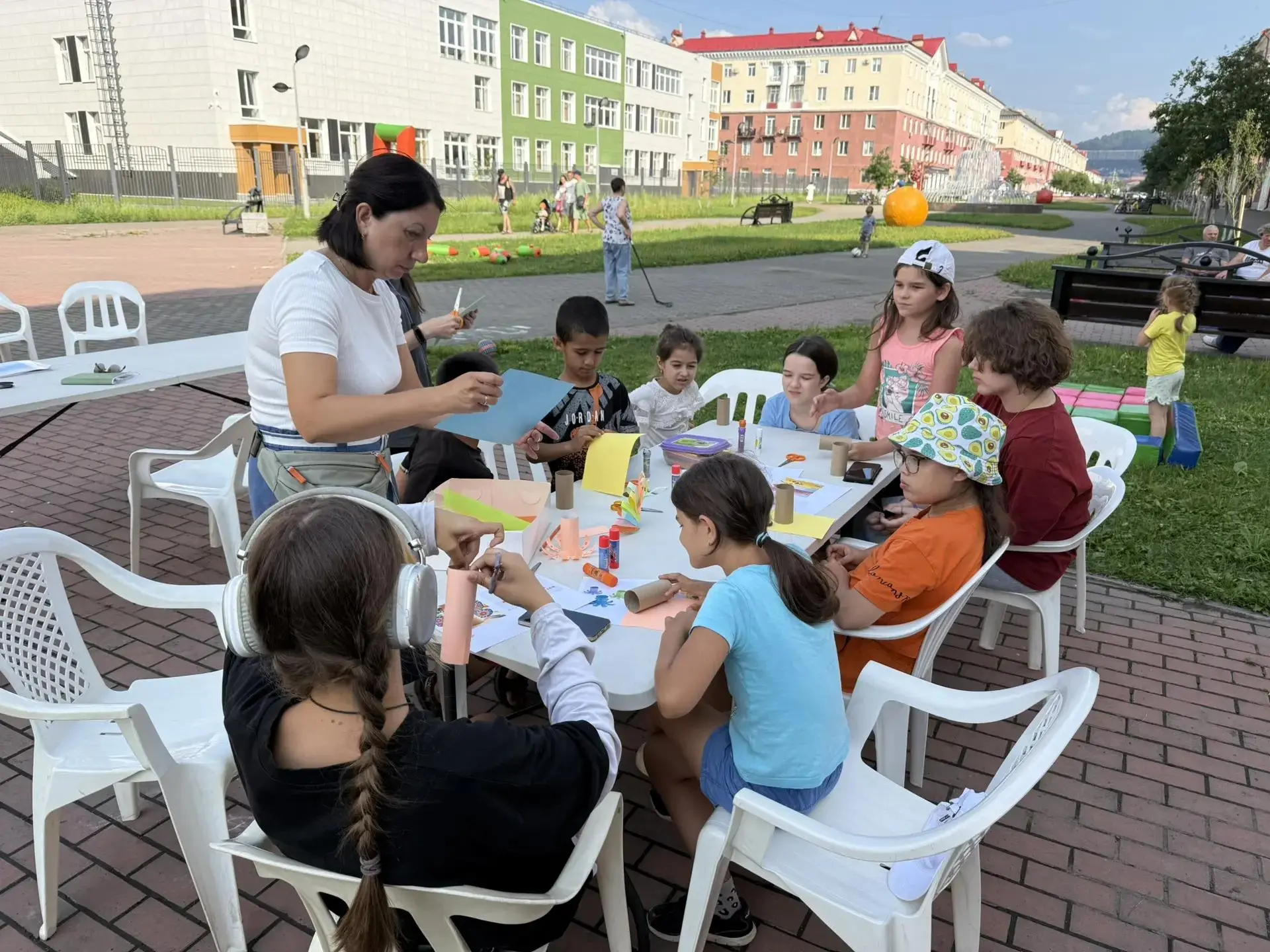 ☀️ «Солнечный круг» на площадках ЦДТ!

На «Бульваре радости, творчества и спорта» и «Междуреченском 