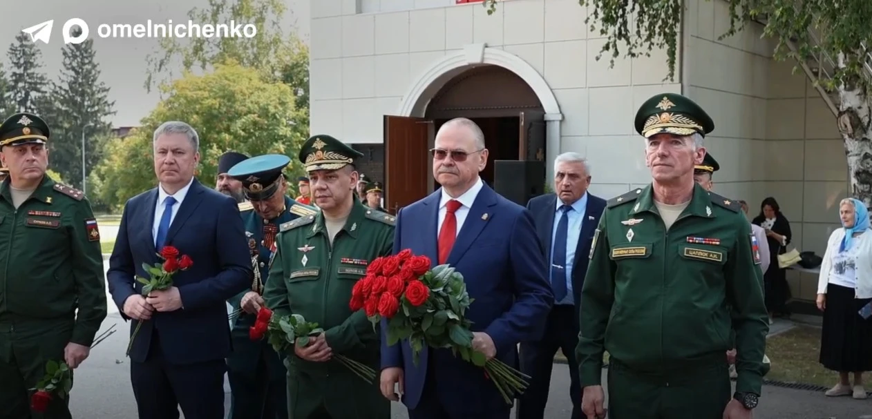 В Пензе Олег Мельниченко возложил цветы к памятнику Александру Невскому