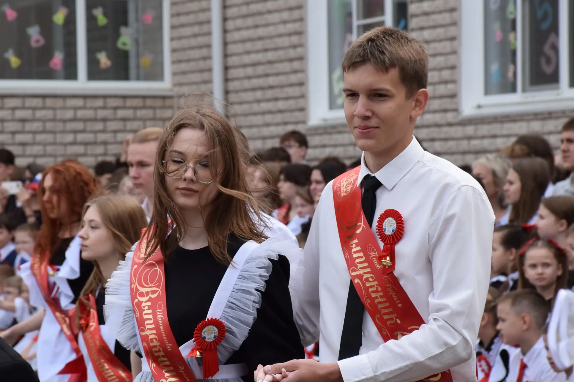 Остановись, мгновенье!  Сегодня волнительный и трогательный день для всех выпускников района. Мы усп