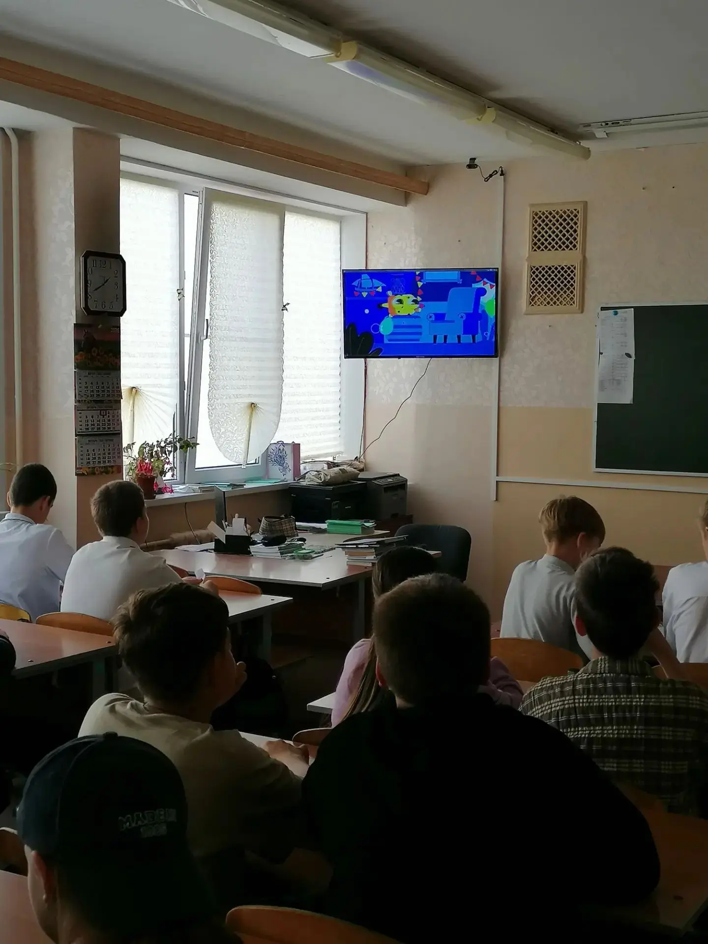 1 октября в 11Б классе прошло занятие «Как мошенники придумывают истории для обмана» в ...