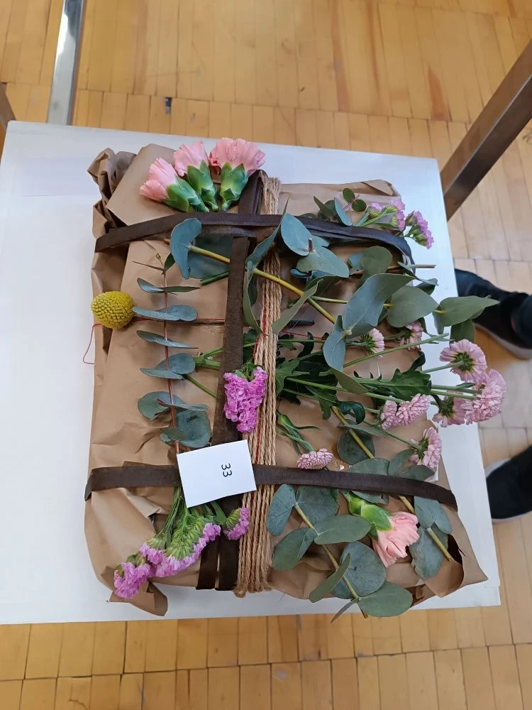 💐 Флористика на «Абилимпиксе»: наши ребята в деле!  Сегодня Вероника Зяблицева и Иван Дьяченко из 8 