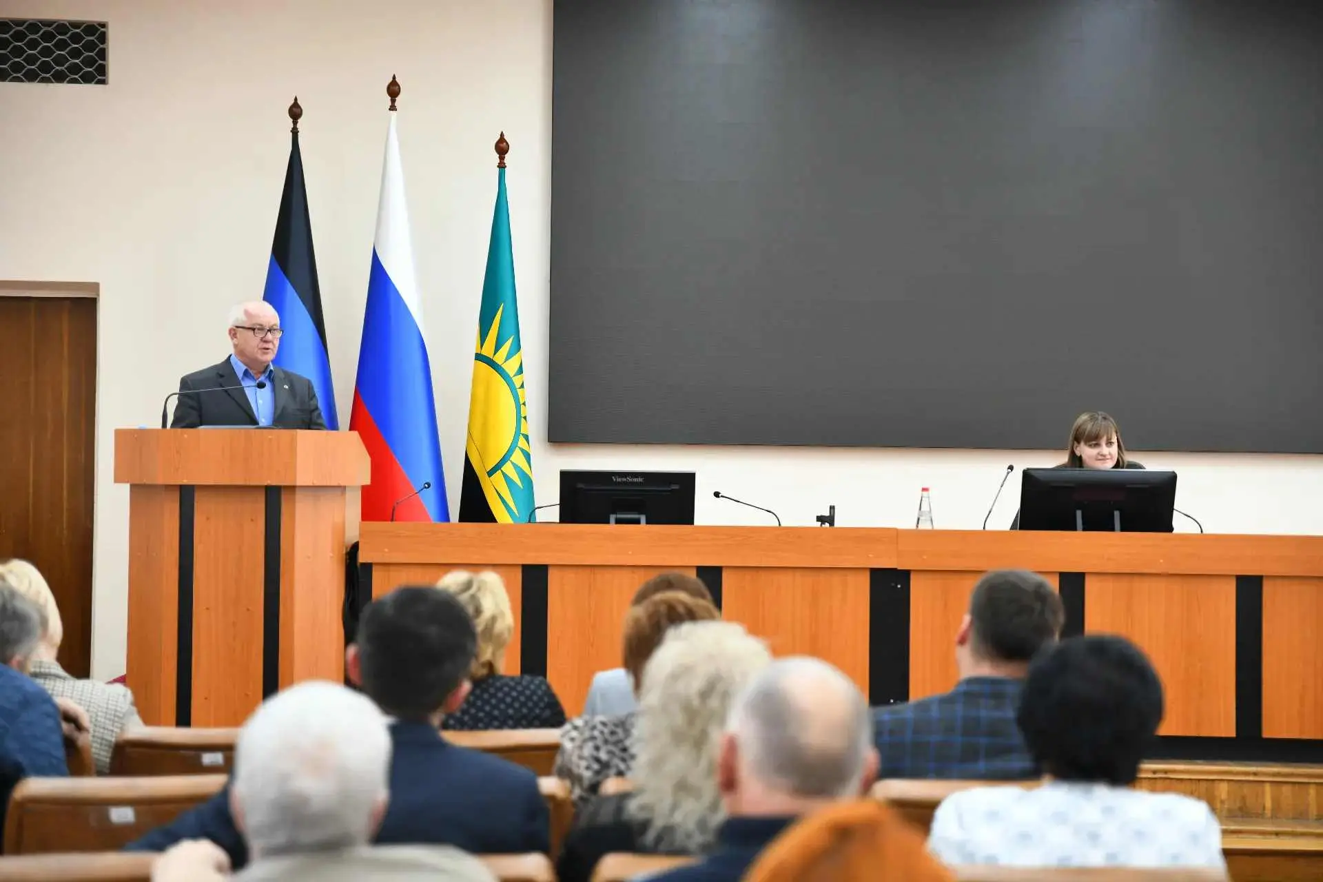 Сегодня провела очередное расширенное аппаратное совещание. В нём приняли участие руков...