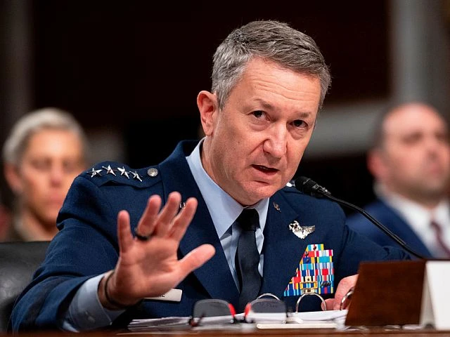 Глава Объединённого комитета начальников штабов США, генерал Дэн Кейн ищет выход из про...