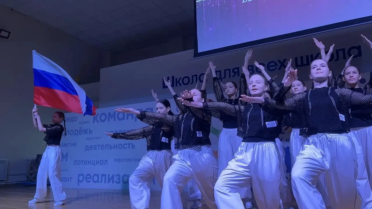 В нашей школе состоялась теплая и долгожданная встреча учеников разных лет — с 2019 по 2025 год — пр