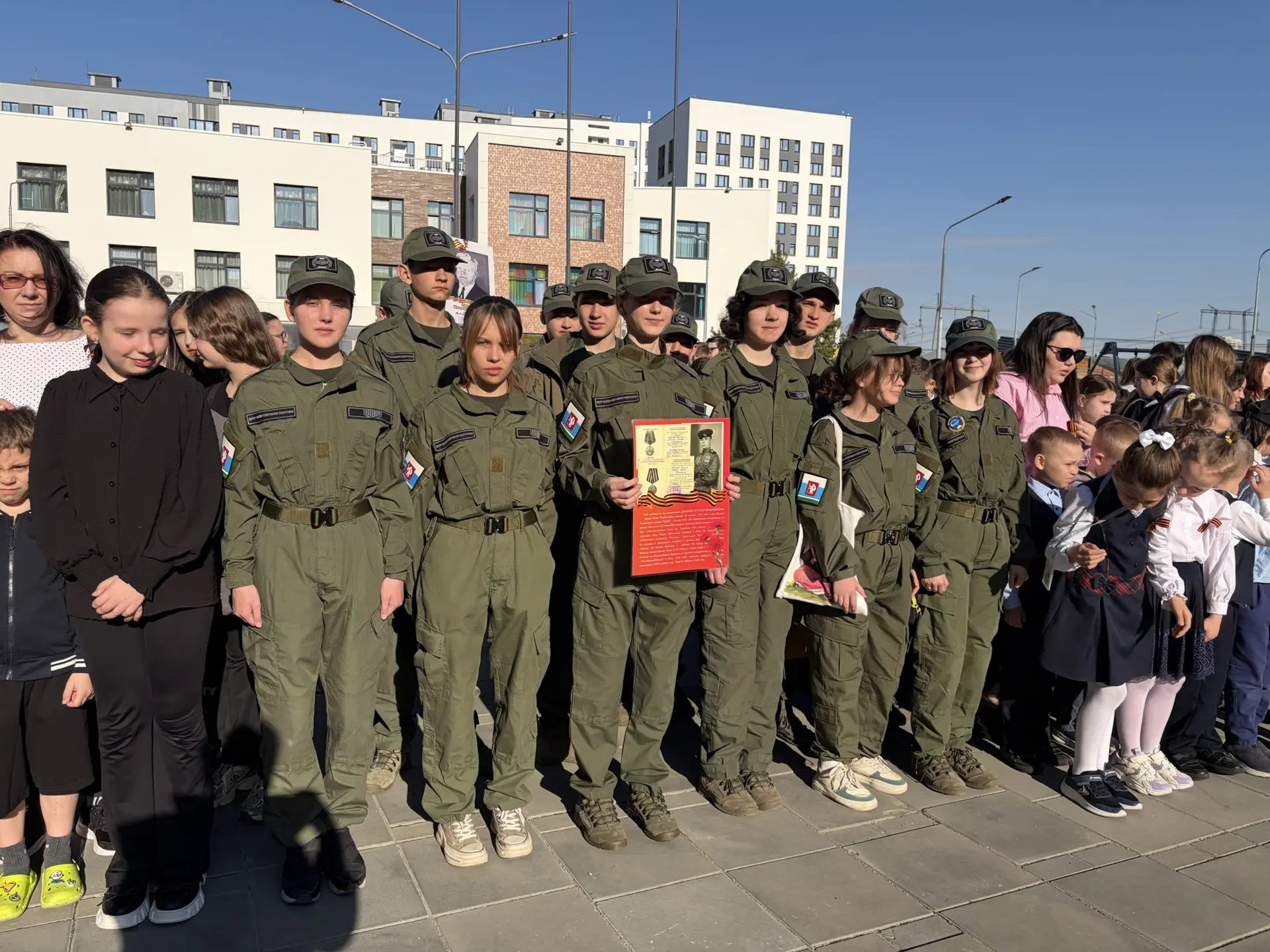 🎖️ 6 мая 2026 года в 8:00 в нашей школе была проведена торжественная линейка, приуроченная к праздно