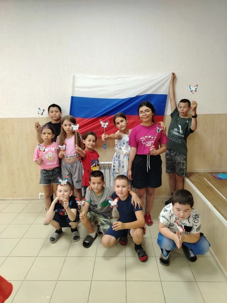 🇷🇺 В преддверии Дня России наши юные патриоты из пришкольного лагеря отправились в гости к культур