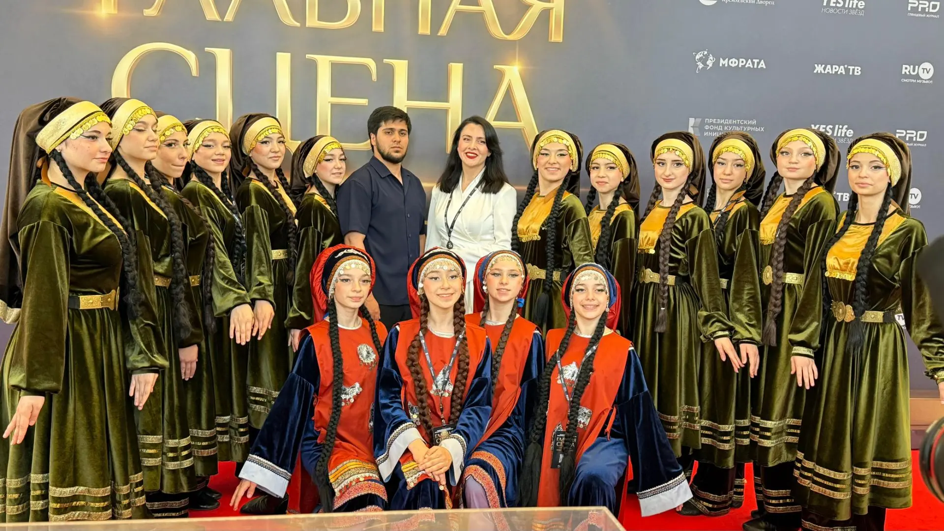 🏆 Ансамбль «Симург» из Махачкалы взял Гран-при на телевизионной премии «Главная сцена. Лидеры в Кре