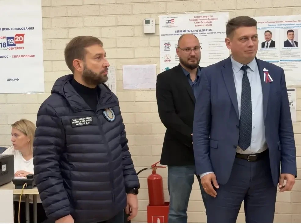 Сегодня в Петроградском районе идёт второй день голосования.
