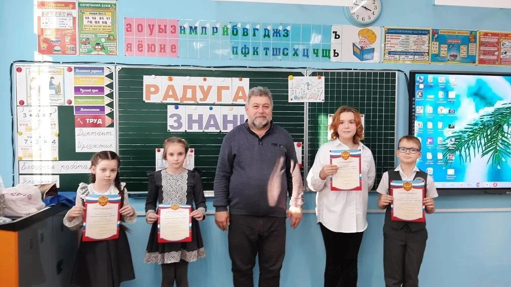 В начальной школе прошла научно-практическая конференция детских исследовательских работ "Радуга зна