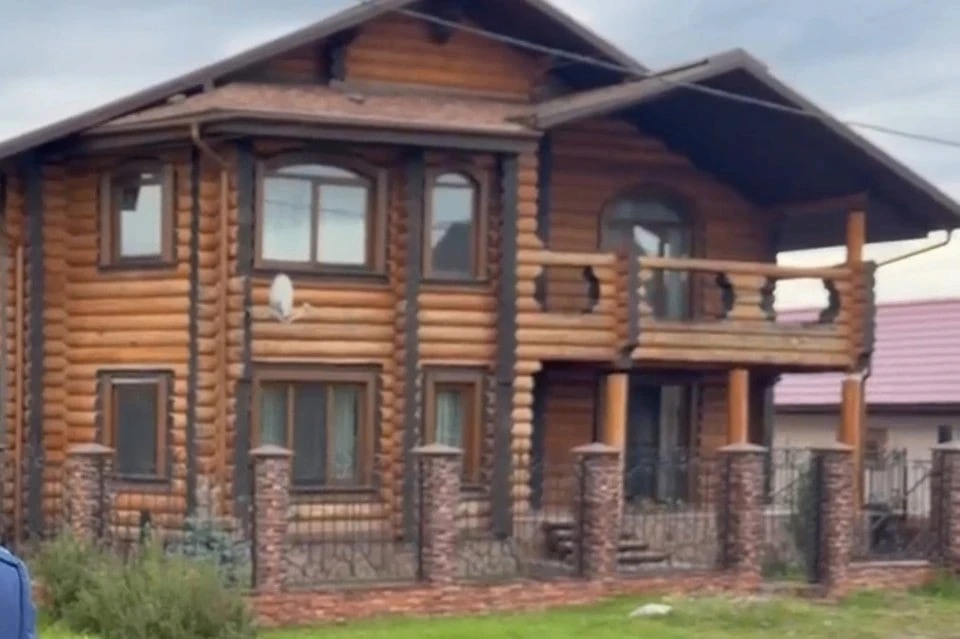 🏠 Предпринимательница из поселка Емельяново фиктивно прописала около 800 иностранцев в...