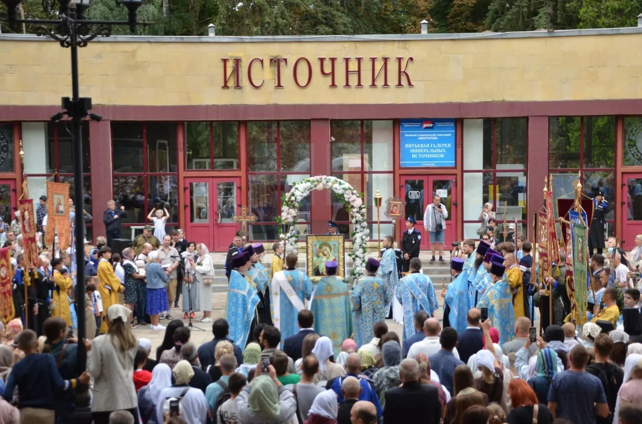 → Крестный ход в Ессентуках собрал более 2 тыс. человек