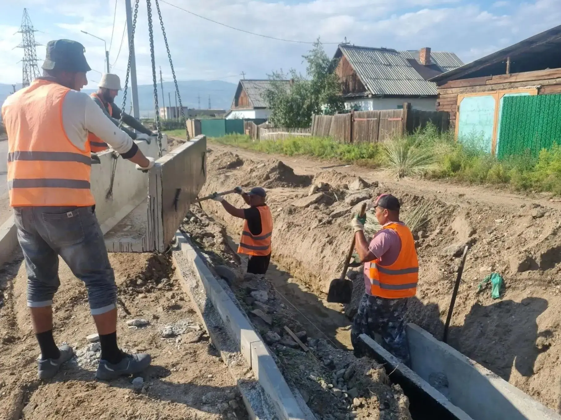 В Бурятии в Гусиноозерске асфальтируют улицу Проезжая
