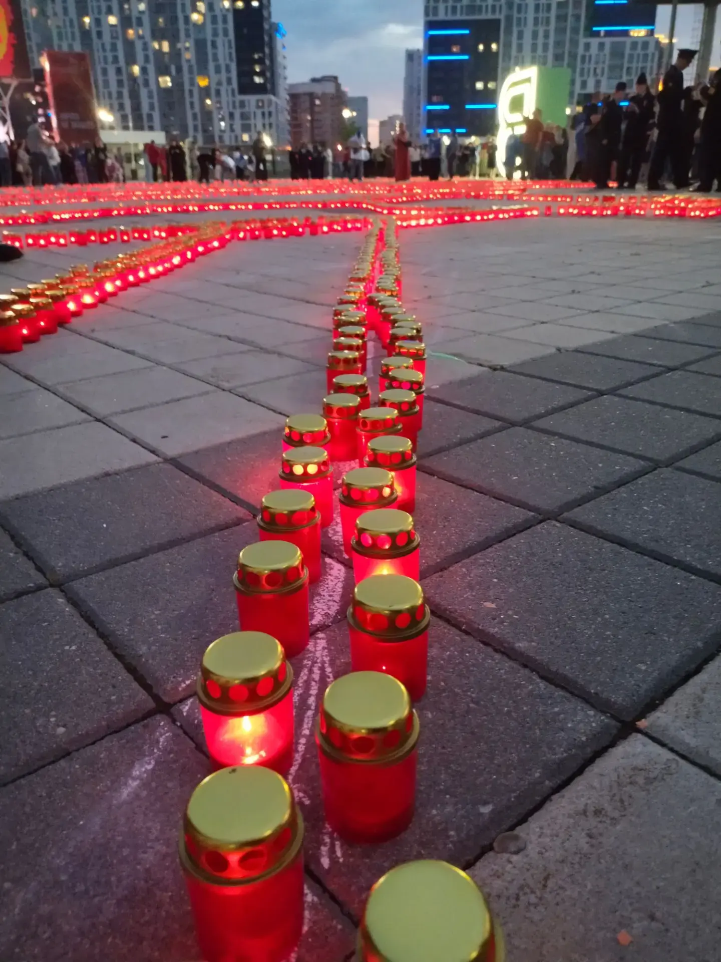 🕯 Сотрудники Управления зажгли «Свечу Памяти» в Екатеринбурге

На стадионе «Екатеринбург Арена» про