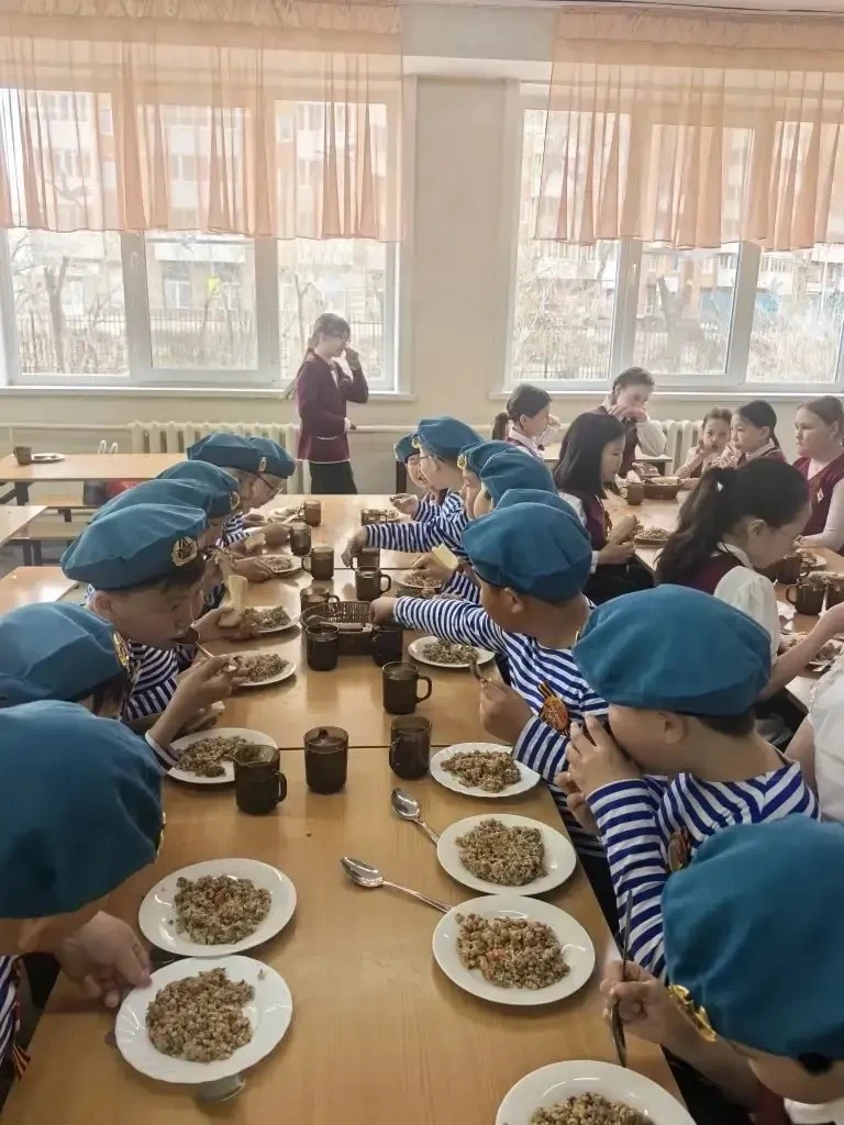 Школьники Улан-Удэ попробовали блюдо с историей  В меню школ города на эту неделю вошла «солдатская 