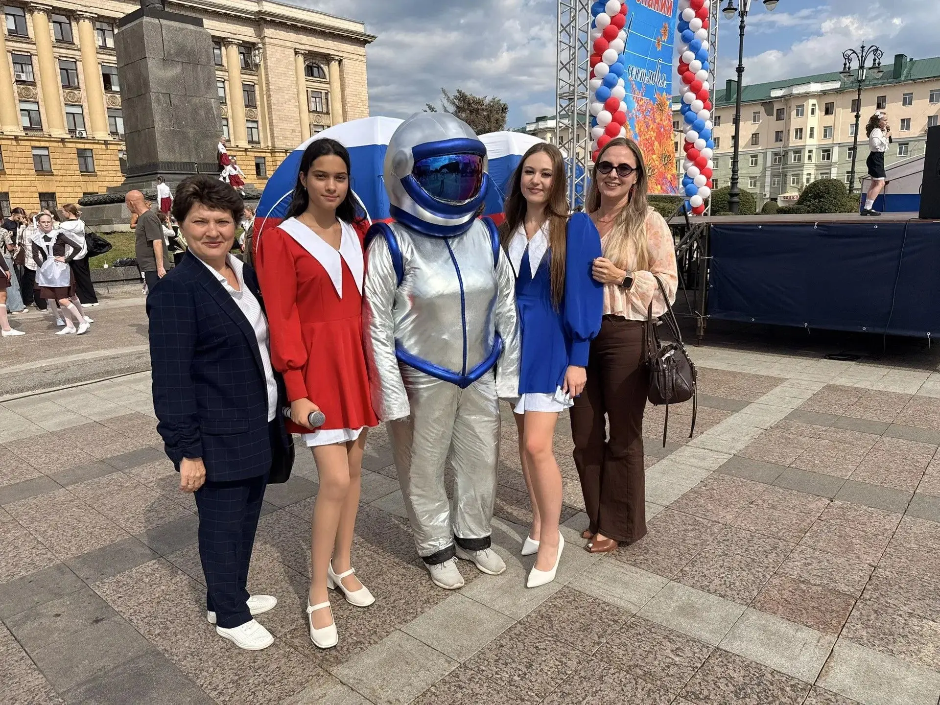 🎉 «Ученье — свет»: праздник 1 сентября на площади Ленина! 🎉