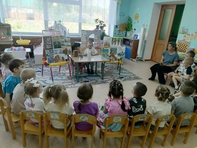 В рамках Года единства народов России, в дежурной группе «Светлячки» прошёл музыкально-...