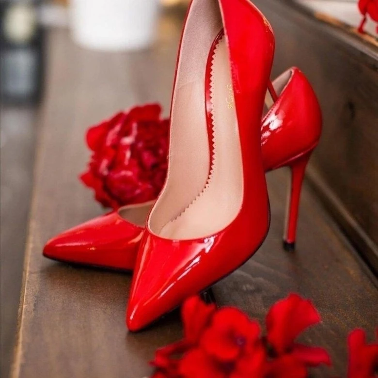 👡👠👢НА НОВУЮ ОБУВЬ👢👠👡   Покупая новую обувь, нужно прошептать сначала на левую туфлю, а потом на прав