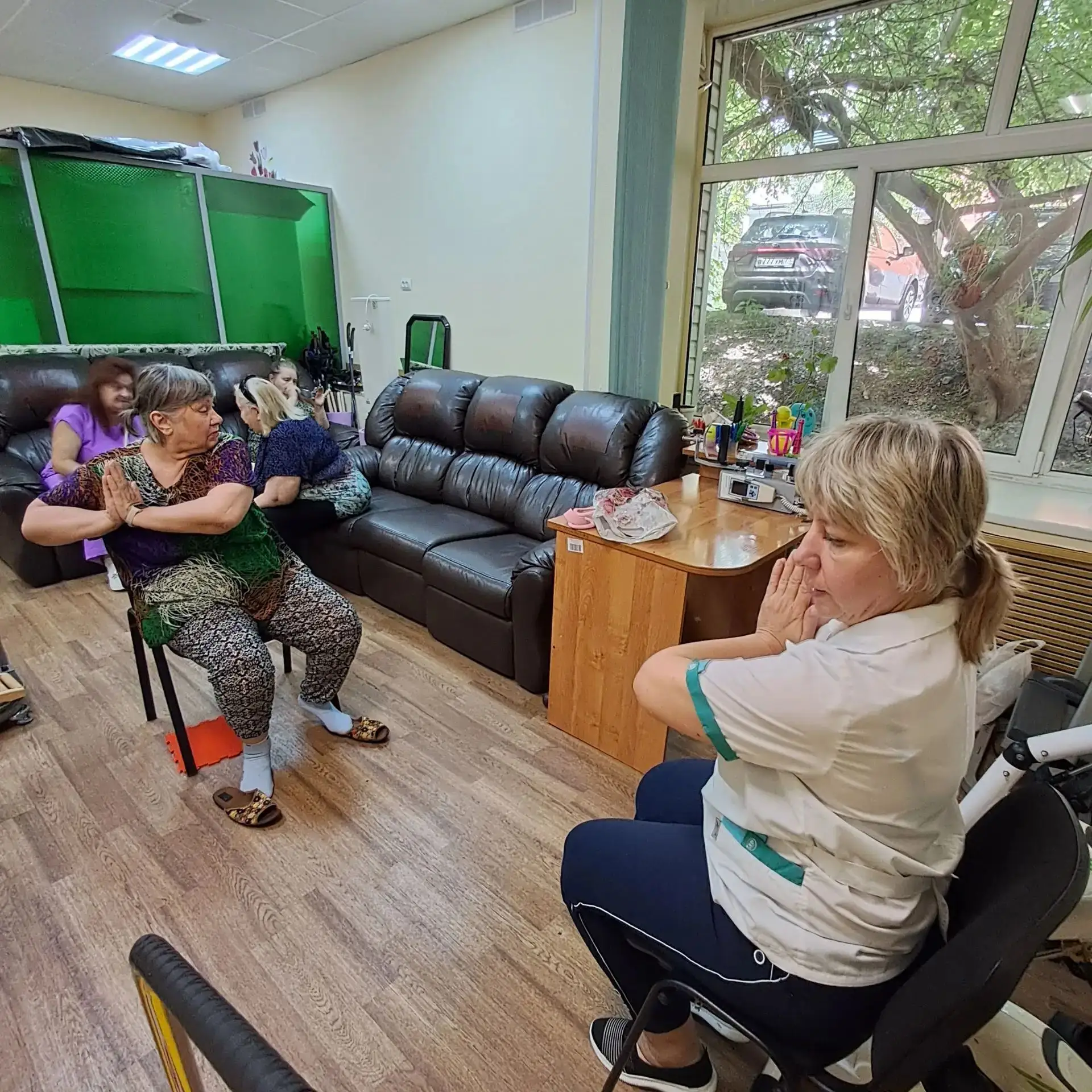 В полустационарном социально-реабилитационном отделении проходят занятия по адаптивной ...