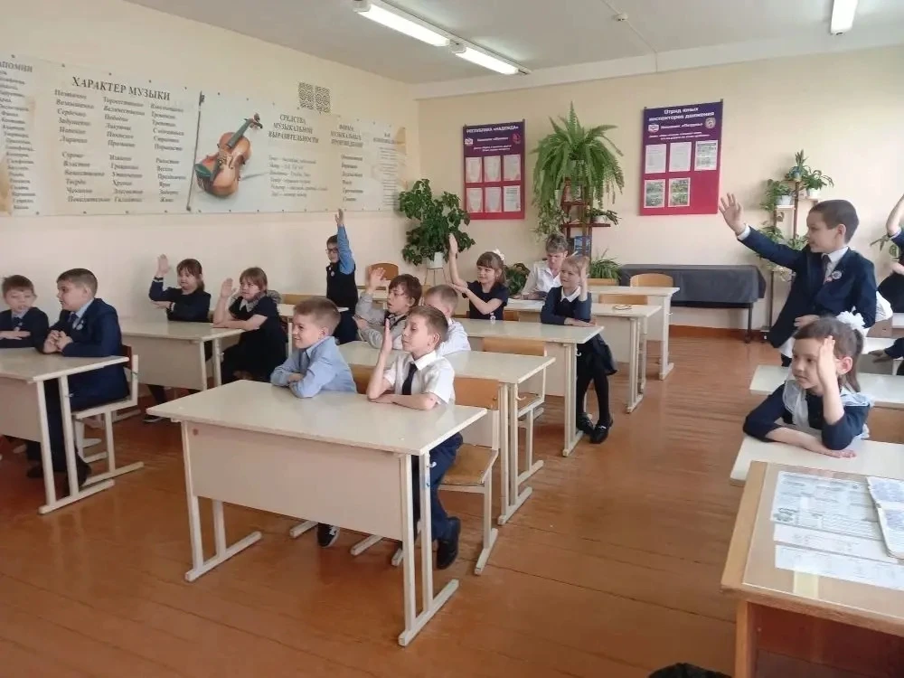 Сегодня в 1 корпусе на уроке музыки в рамках предметной недели эстетического цикла ребята из 1Б клас