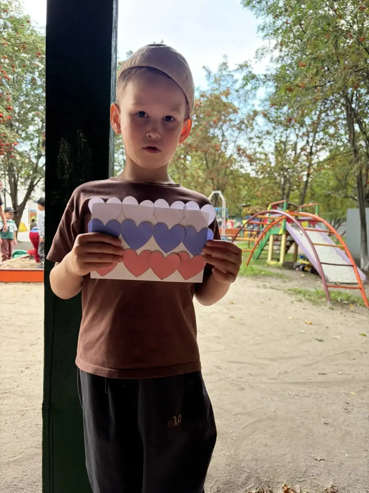 Средняя «А» группа поздравляет с Днём Государственного флага Российской Федерации!