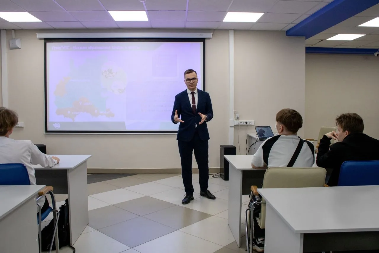 🎓 Электротехнический факультет продолжает профориентационную работу, направленную на знакомство буду