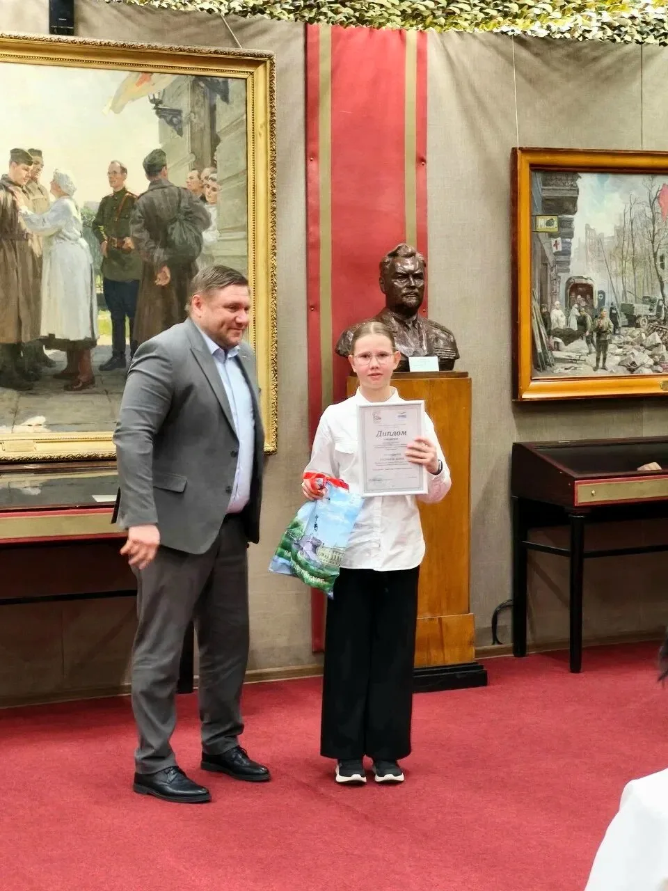 🎉 Ура, поздравляем нашу звёздочку — Тронину Анну из 4 «Г» класса! 🎉   🏆🥇 Анна стала победителем райо