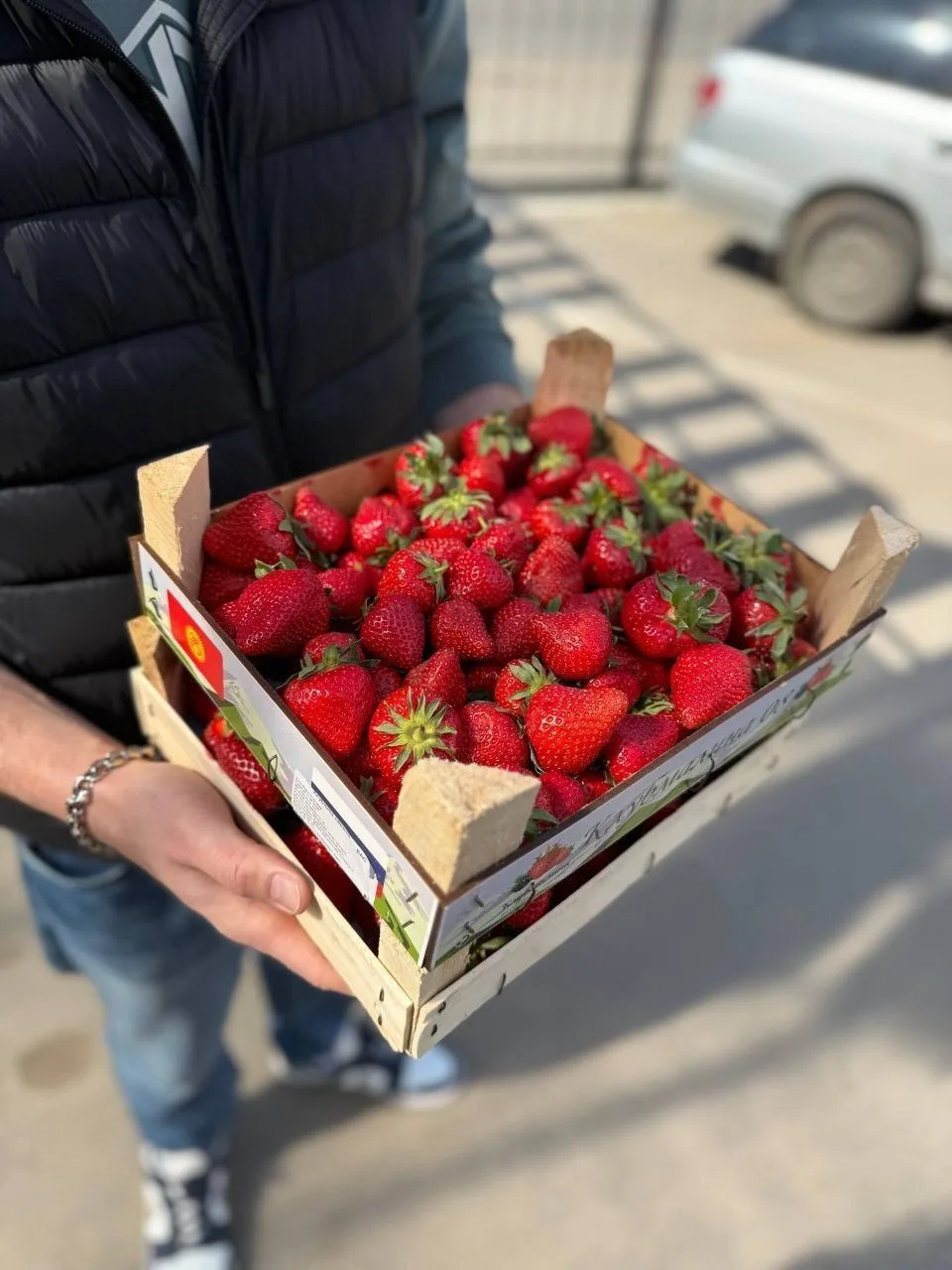 Шеф, Сезон везет сочную клубнику, черешню, манго в Ярославль!🍓🍒🥭  Поставка и выдача:  предварительно