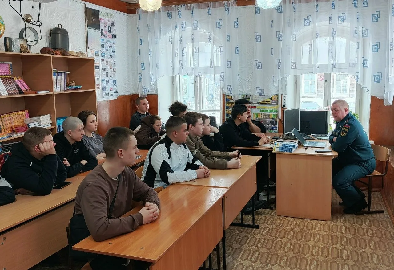 📌Сегодня в нашей школе прошла встреча с начальником пожарно-спасательной части № 63 по...