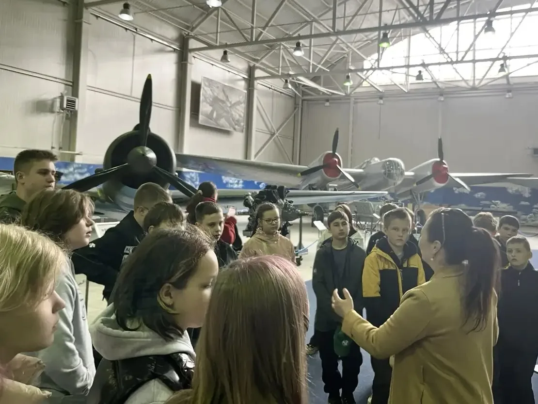 Сегодня учащиеся 5 А, 5 Б, 7 Г и 6 А классов посетили с экскурсией центральный музей военно-воздушны