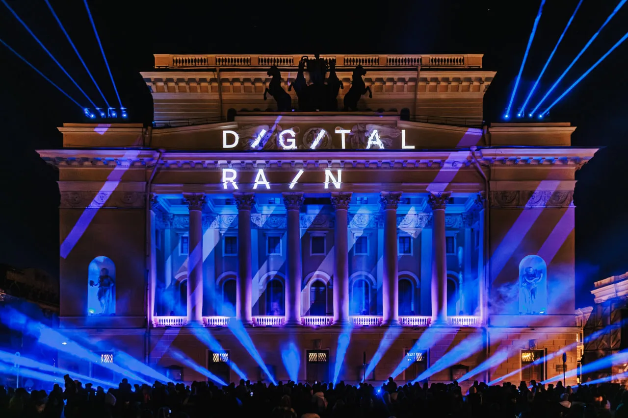 Фестиваль "Digital Rain": мэппинг на Гостином Дворе и шоу на Цирке Чинизелли
