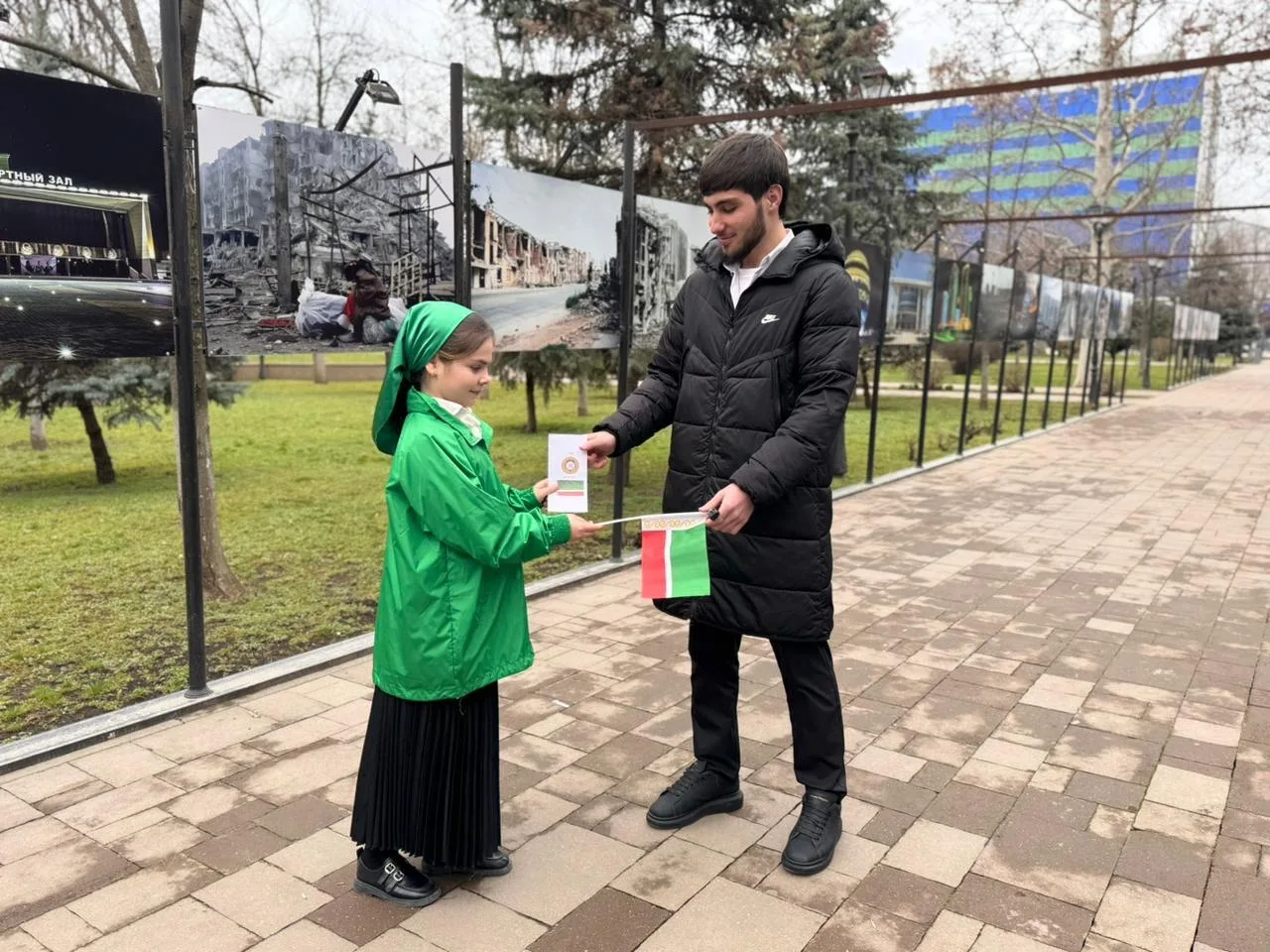 📌 В рамках празднования Дня Конституции Чеченской Республики представители школьной ячейки ЕДЮО «Юны