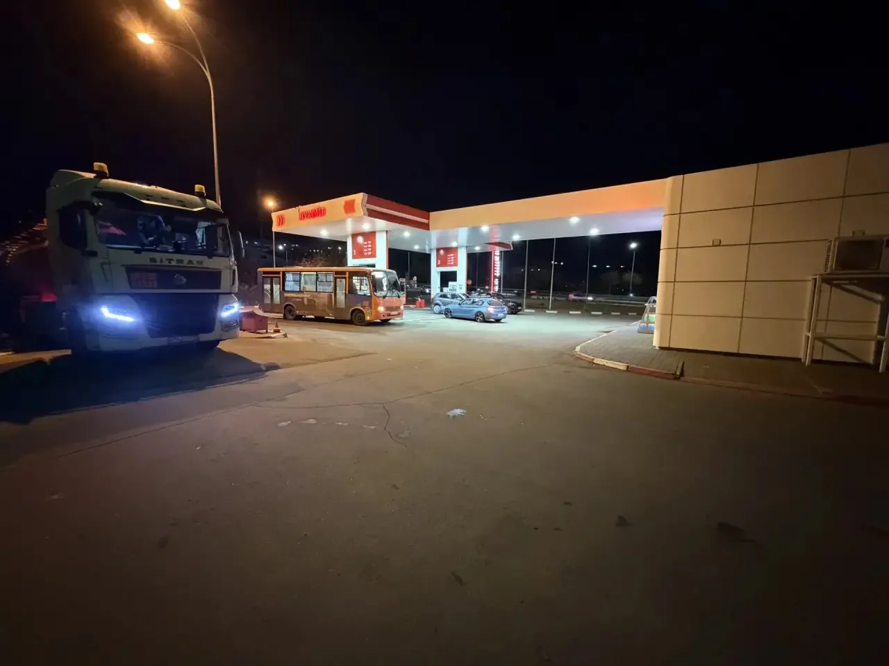 Лукойл Цветы приехал бензовоз
