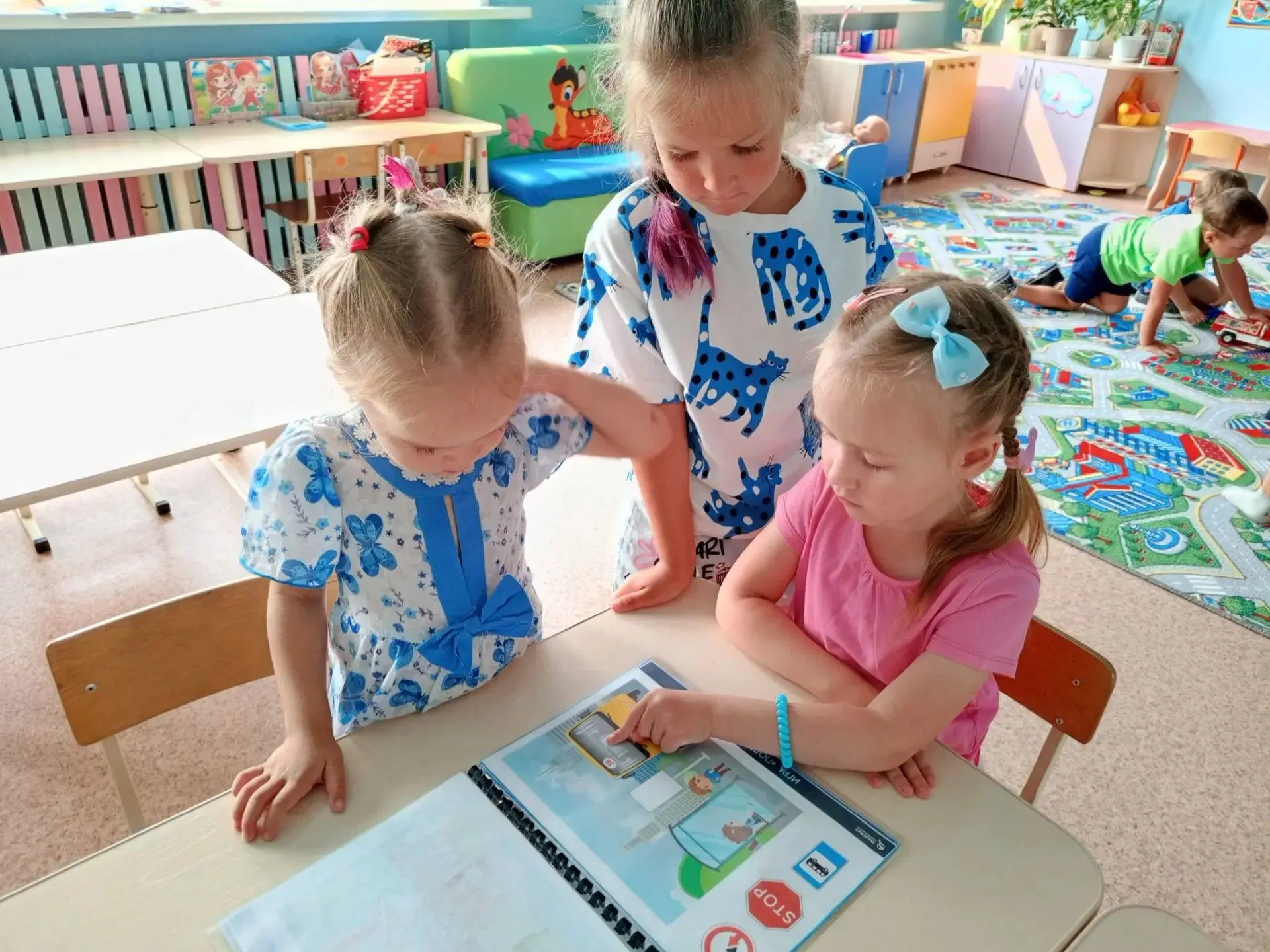 Эта неделя в нашем детском саду посвящена правилам дорожного движения. 🛣️