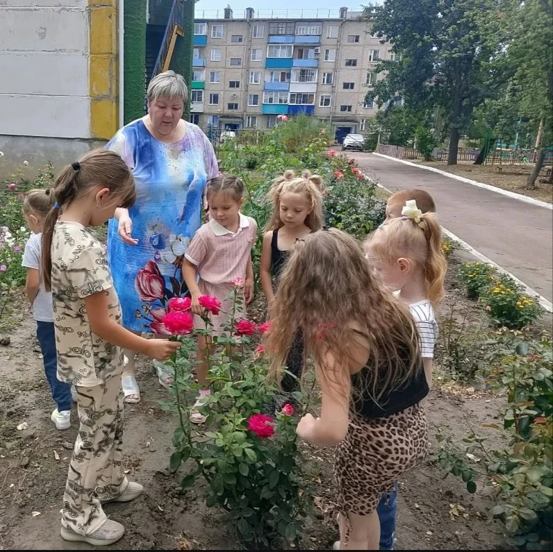 Как прекрасен этот мир! 🌍✨ Сегодня дети подготовительной группы вместе с педагогом наб...