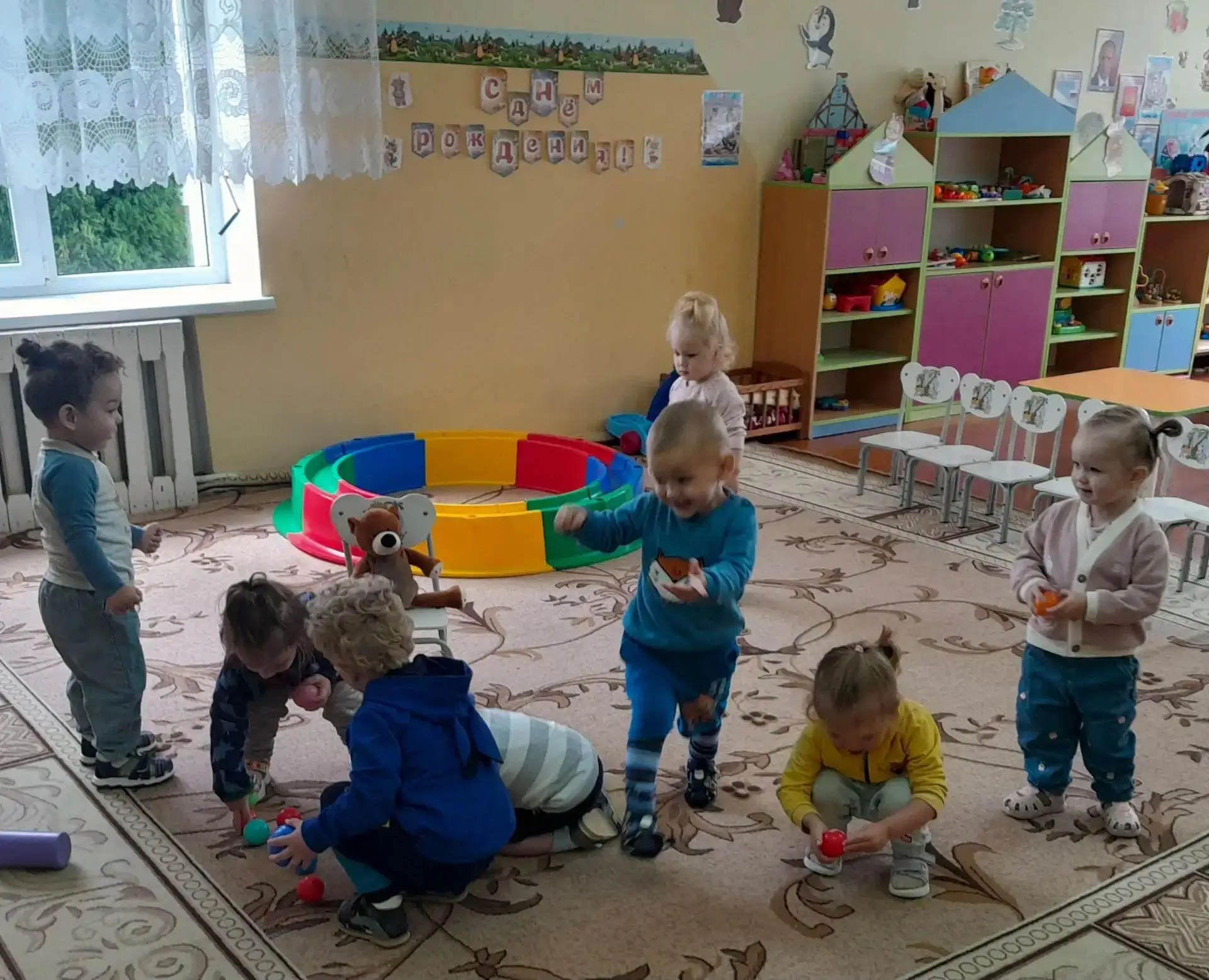 В нашей группе раннего возраста «Ладушки» сегодня случился самый настоящий сладкий переполох! Мы дру