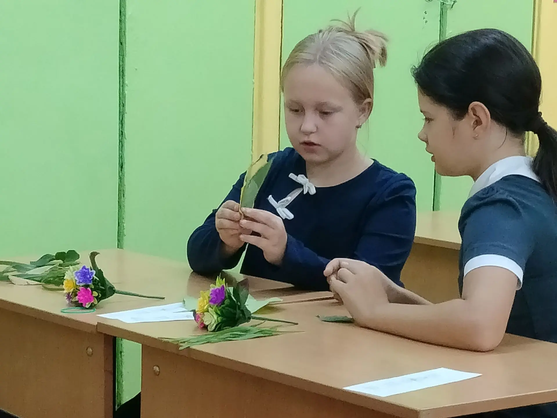 💐Флорист - это профессия для творческих людей. В 4 классе сегодня познакомились с осно...