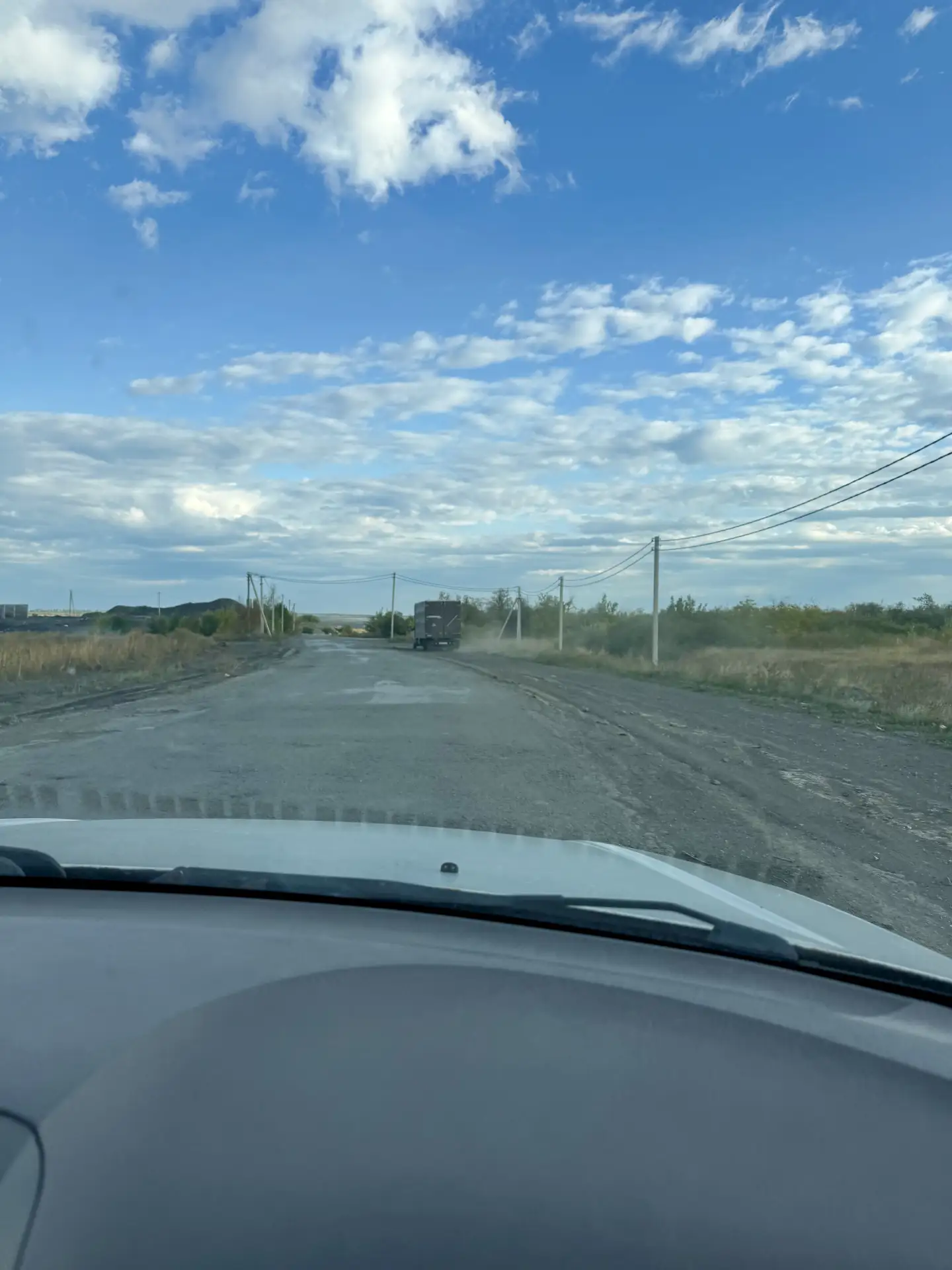 Дорога в микрорайон Алмазный в Гуково давно находится в плачевном состоянии.