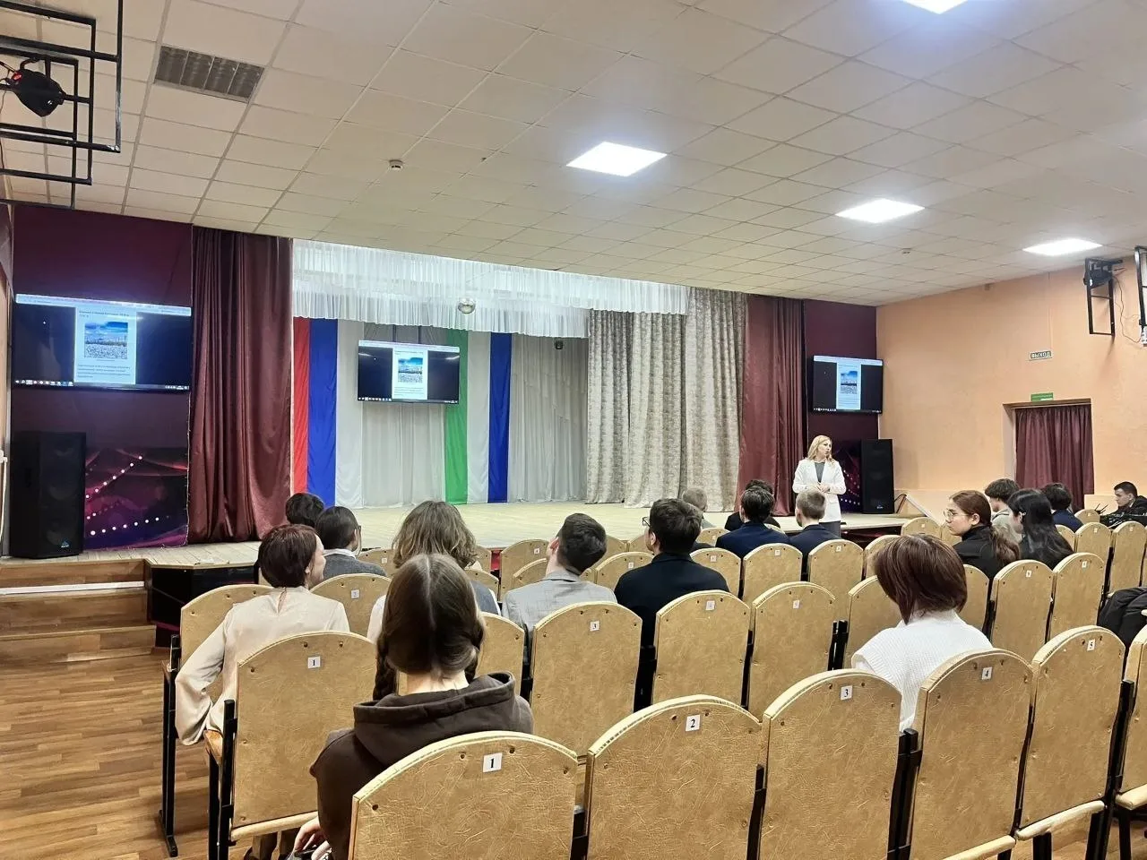 ✨ В актовом зале нашей гимназии прошел необычный и очень полезный День Дублера. Ученики 9-11 классов