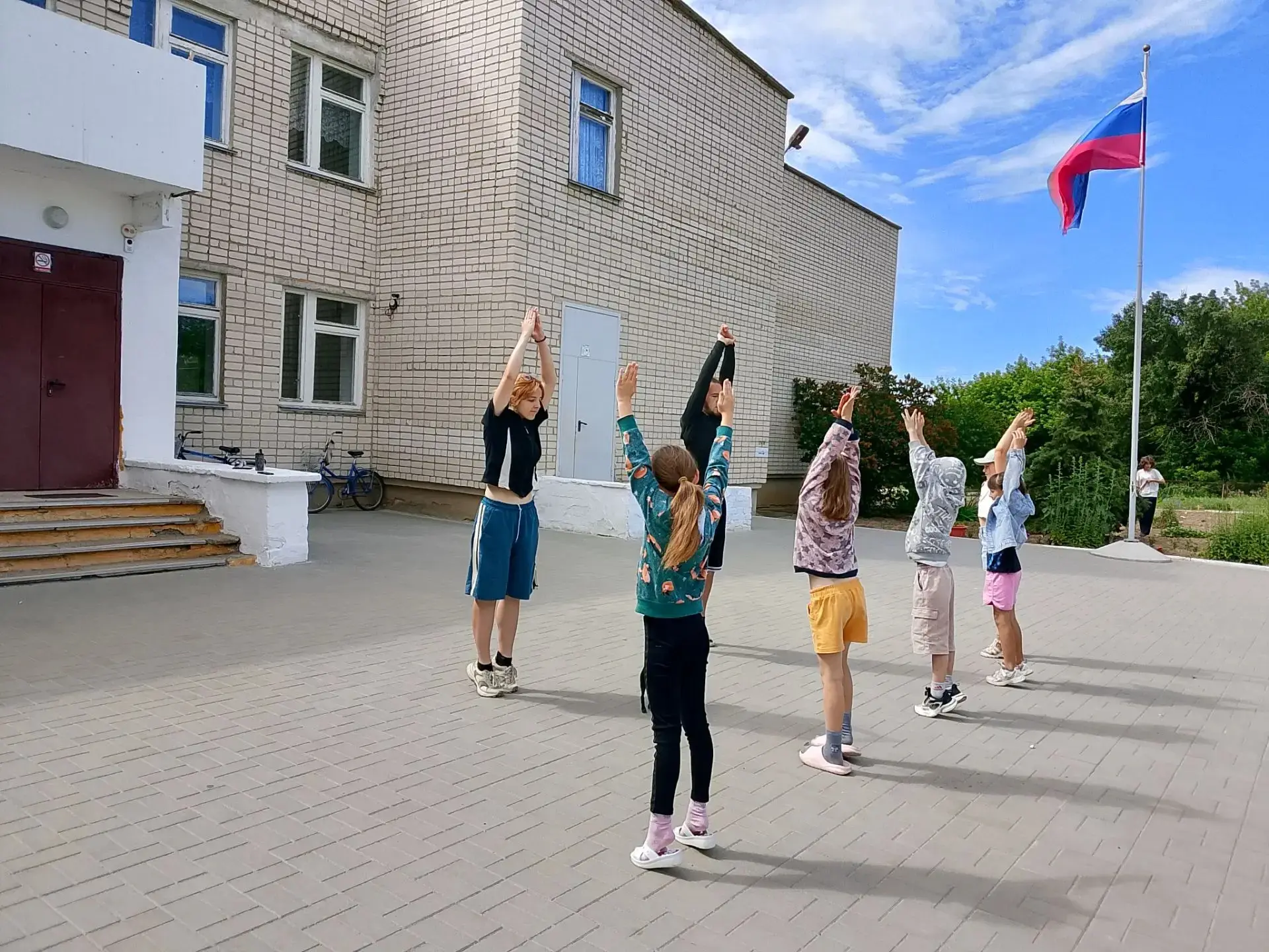📆День 12 в лагере «Светлячок»: Быть вместе — это круто! 🤝✨
Сегодня наш лагерь жил под девизом един