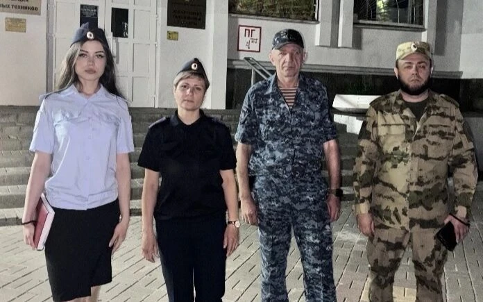 Полиция и казаки провели ночной профилактический рейд в Шахтах

В городе Шахты состоялся совместный 
